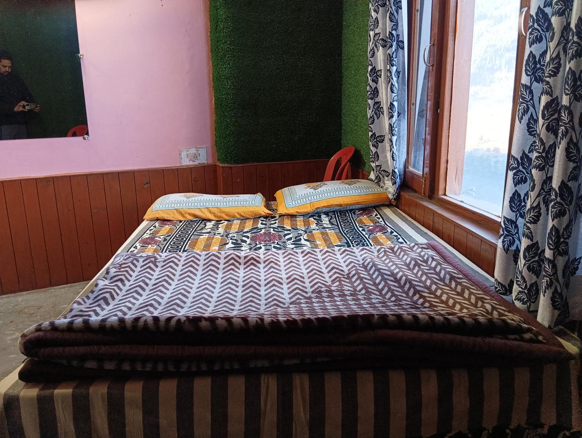 Roop Mountain Homestay Маналі Екстер'єр фото